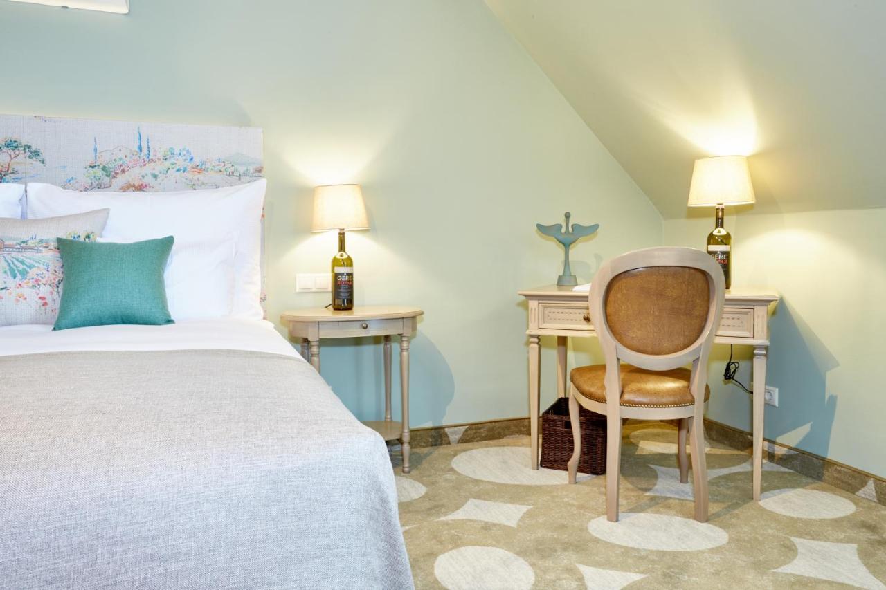 Hotel Crocus Gere Bor & Wine