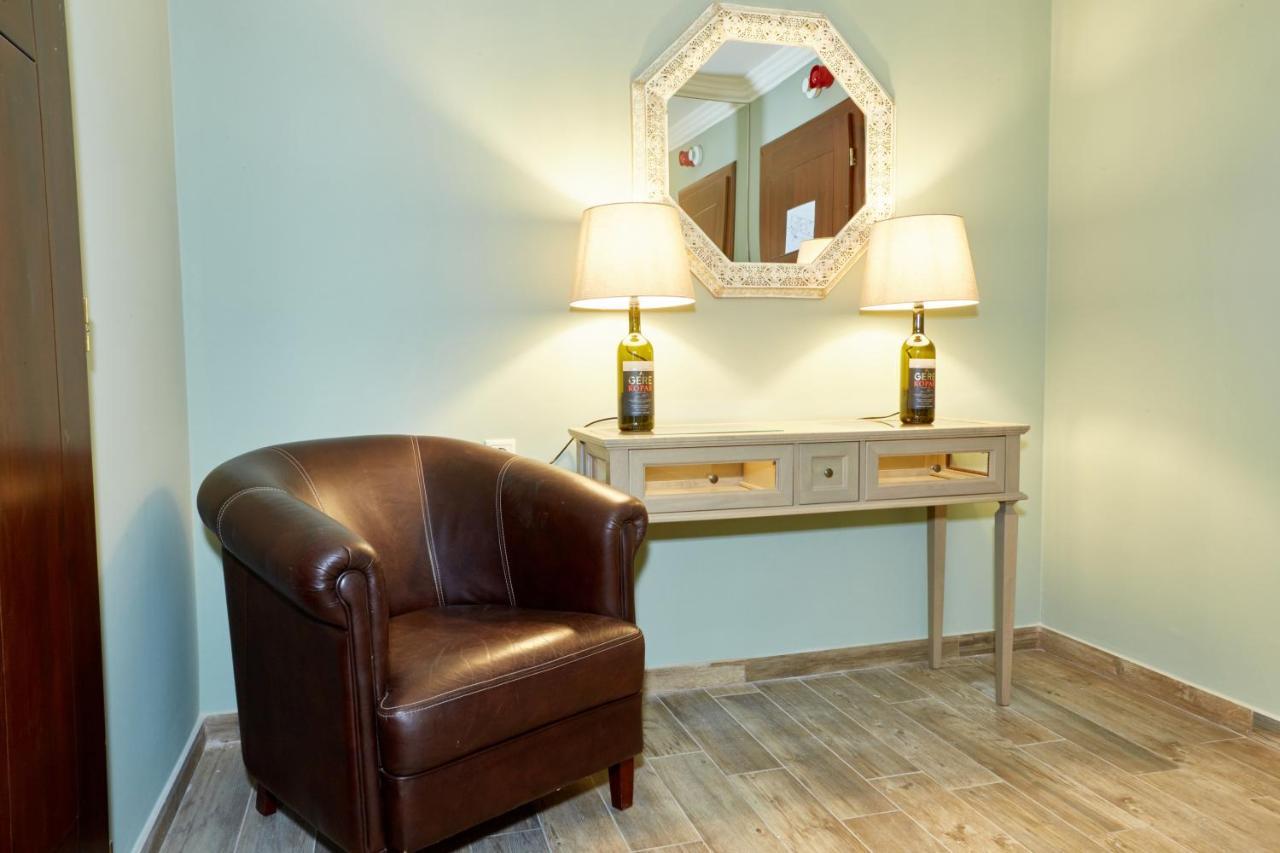 Crocus Gere Bor & Wine Hotel