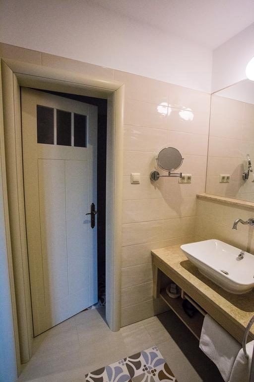 Hotel Crocus Gere Bor & Wine
