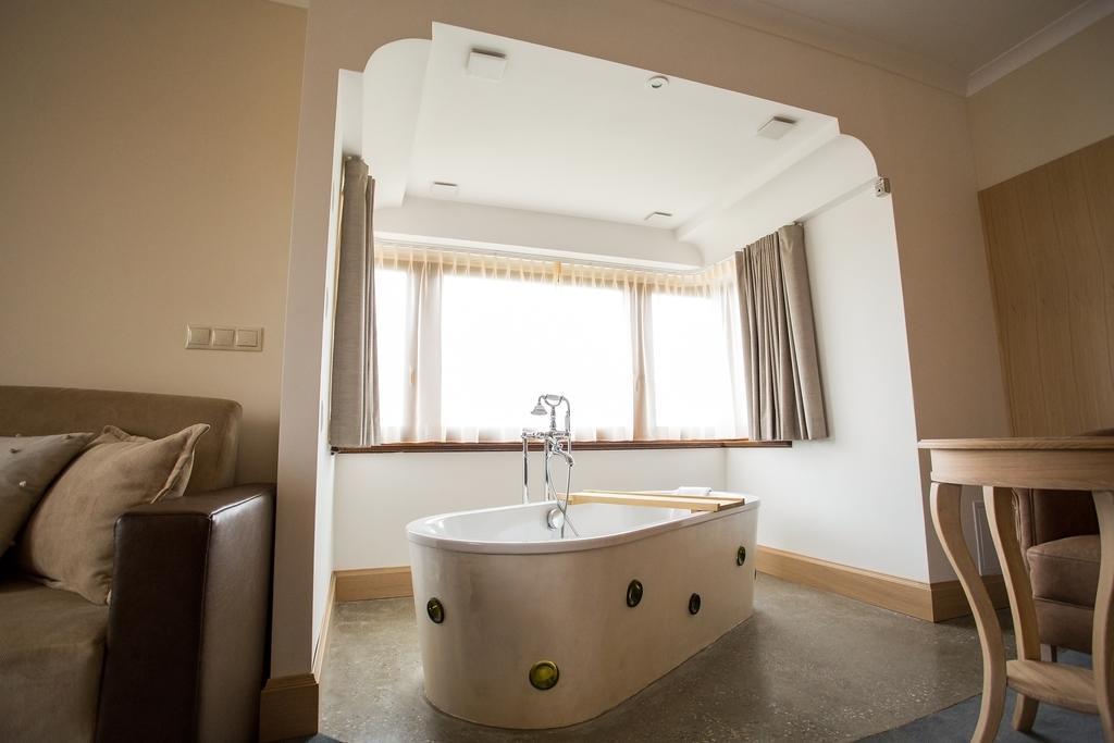 Hotel Crocus Gere Bor & Wine 4*