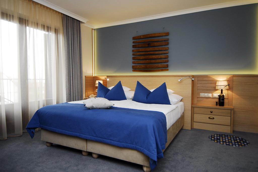 Hotel Crocus Gere Bor & Wine