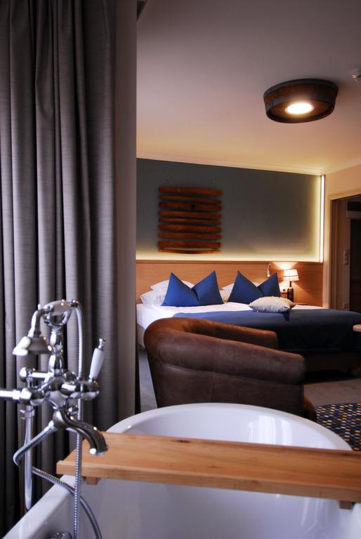 Hotel Crocus Gere Bor & Wine 4*