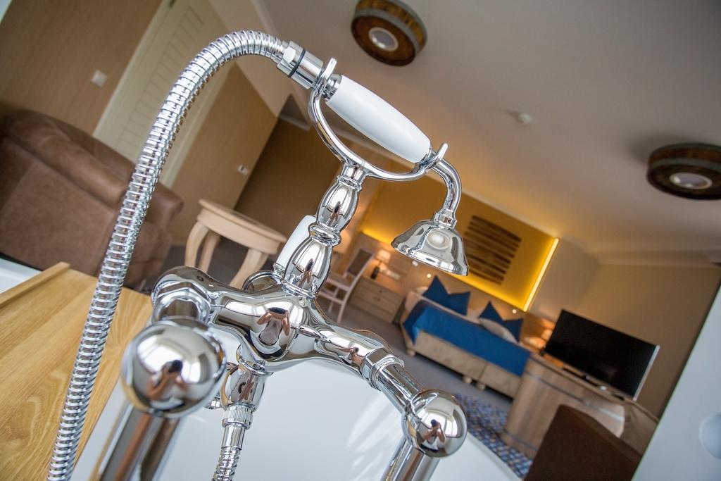 Crocus Gere Bor & Wine Hotel