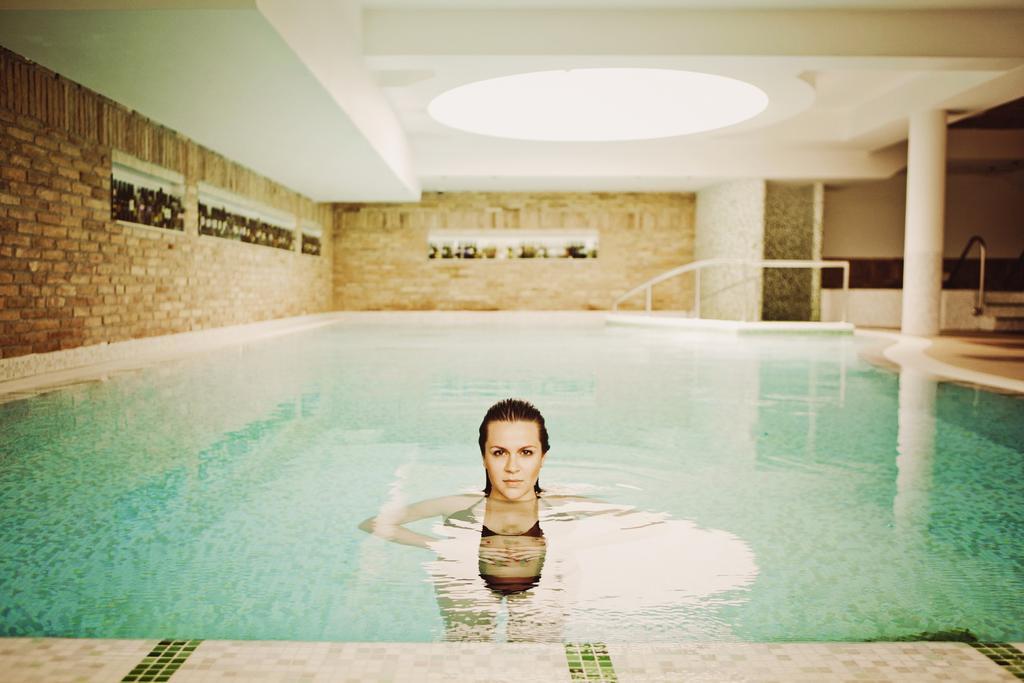Crocus Gere Bor & Wine Hotel