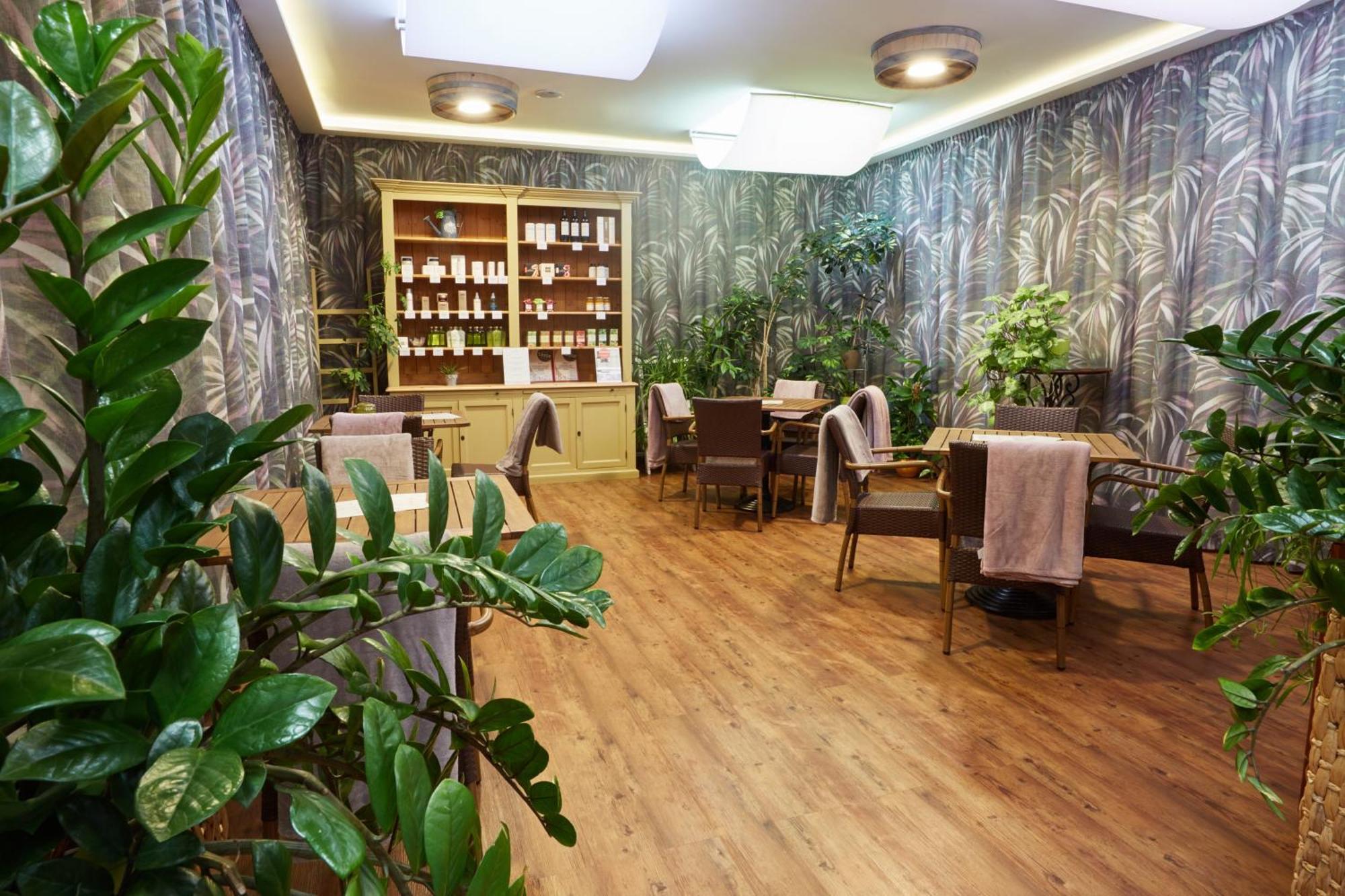 Crocus Gere Bor & Wine 4*