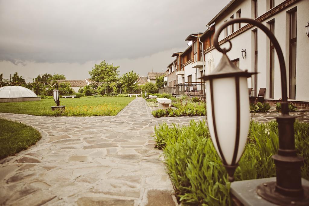 Crocus Gere Bor & Wine Hotel Villany
